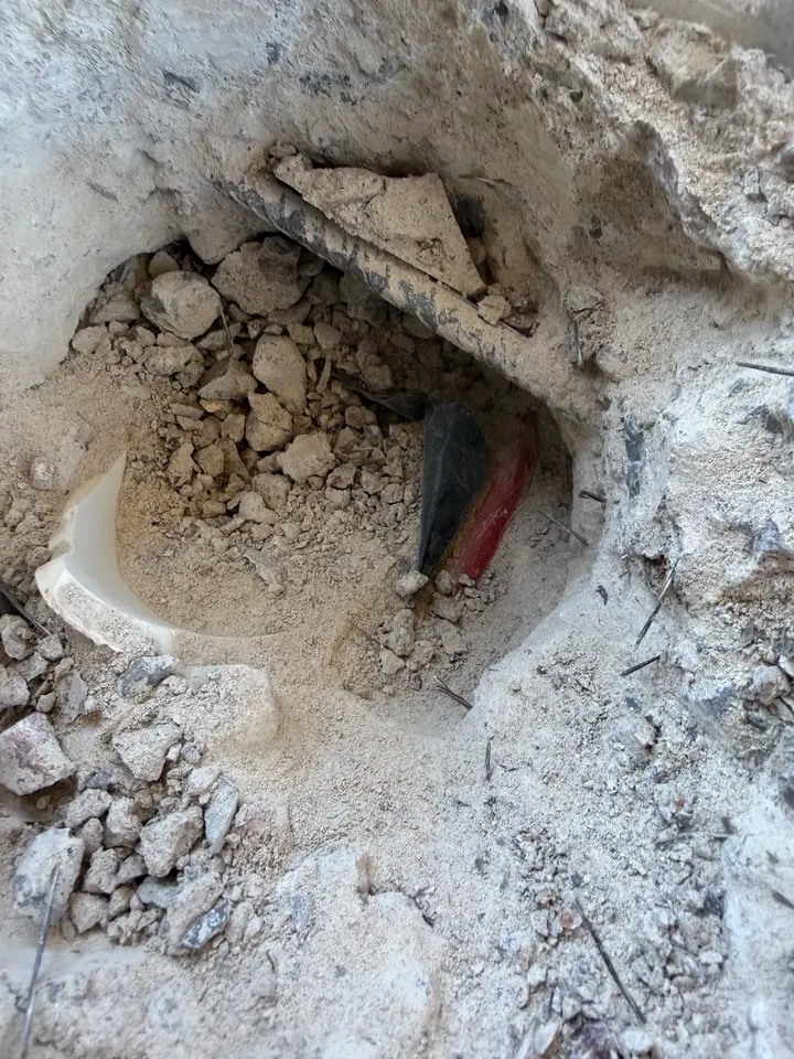 Dug out ground at a line penetration
